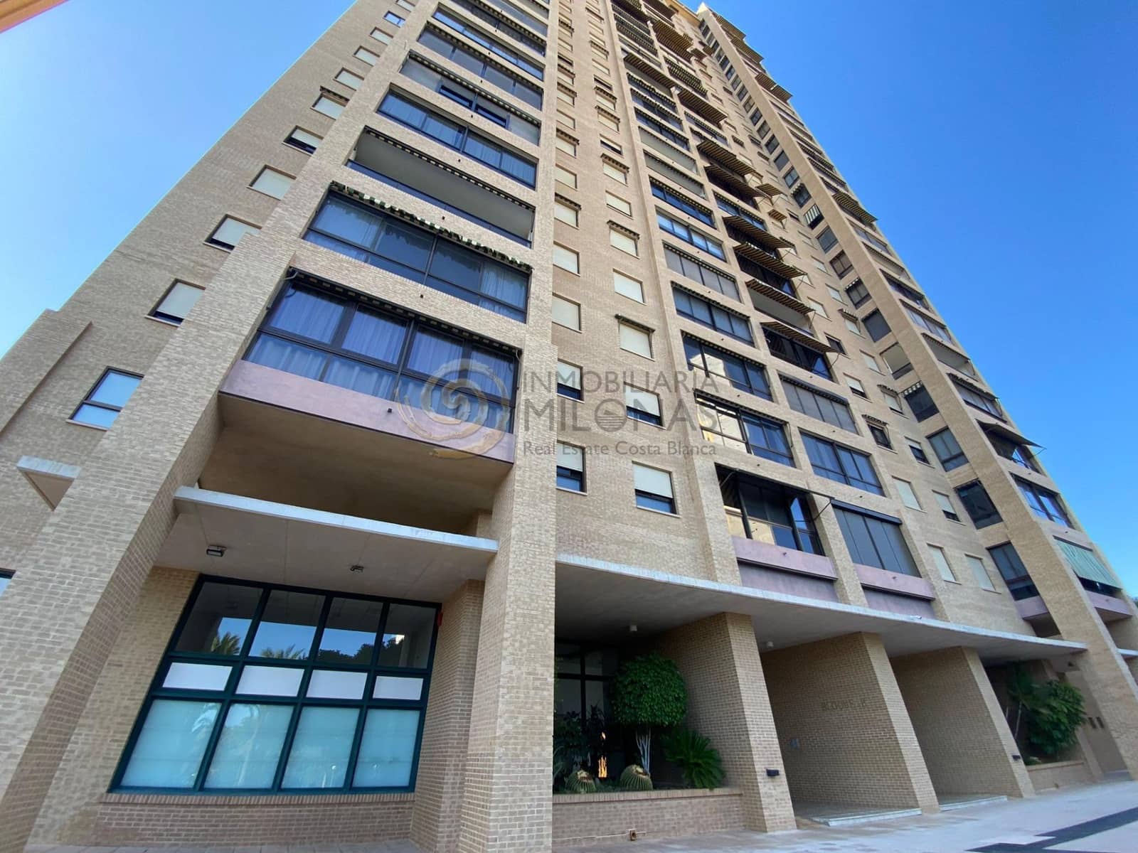 4 slaapkamer Flat te huur in Benidorm met zwembad garage - € 1.800 (Ref: 8865969)