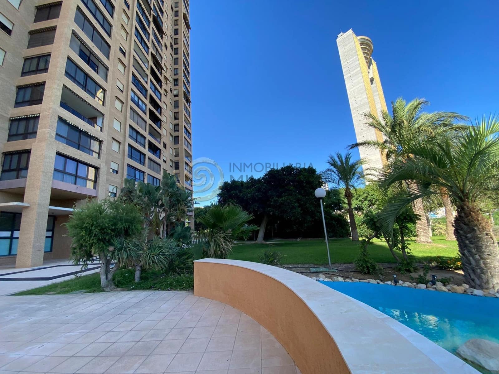 4 slaapkamer Flat te huur in Benidorm met zwembad garage - € 1.800 (Ref: 8865969)