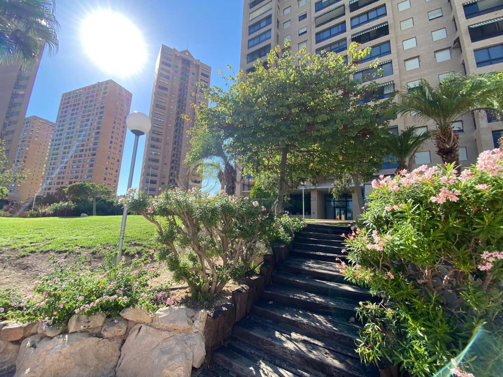 4 slaapkamer Flat te huur in Benidorm met zwembad garage - € 1.800 (Ref: 8865969)