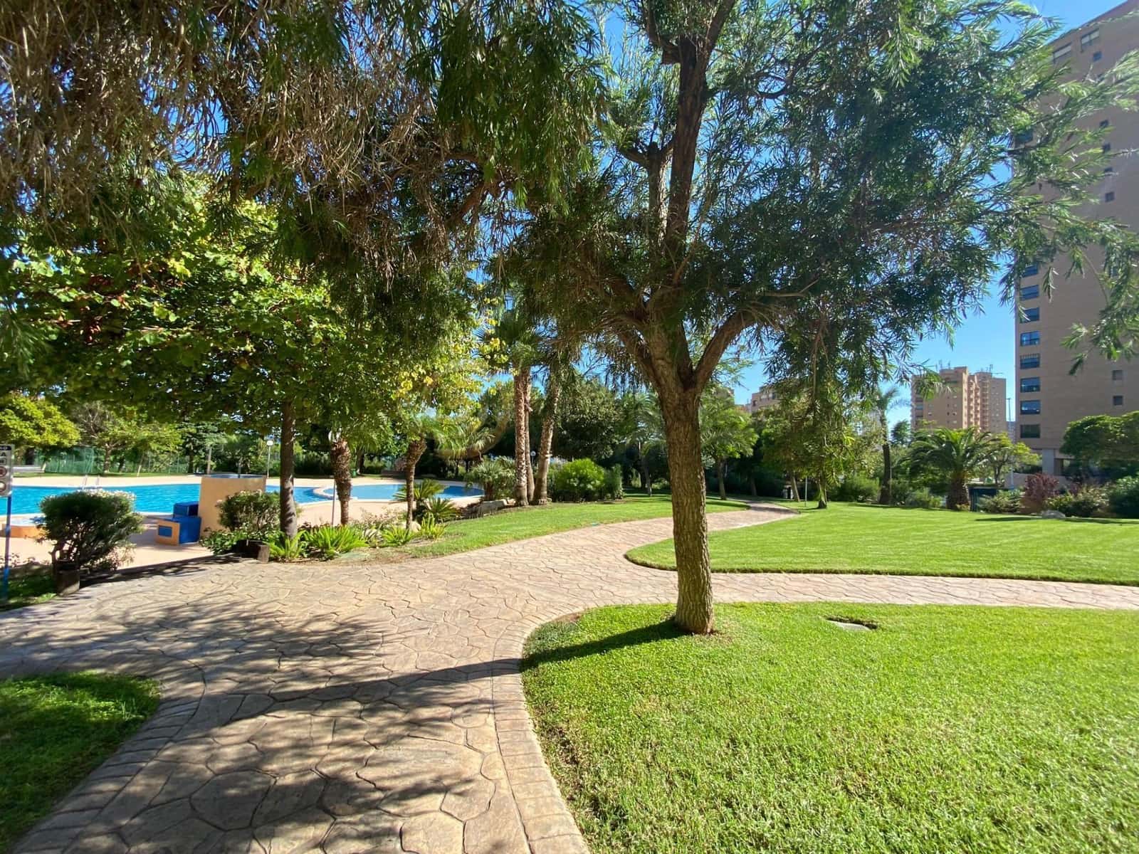 4 slaapkamer Flat te huur in Benidorm met zwembad garage - € 1.800 (Ref: 8865969)