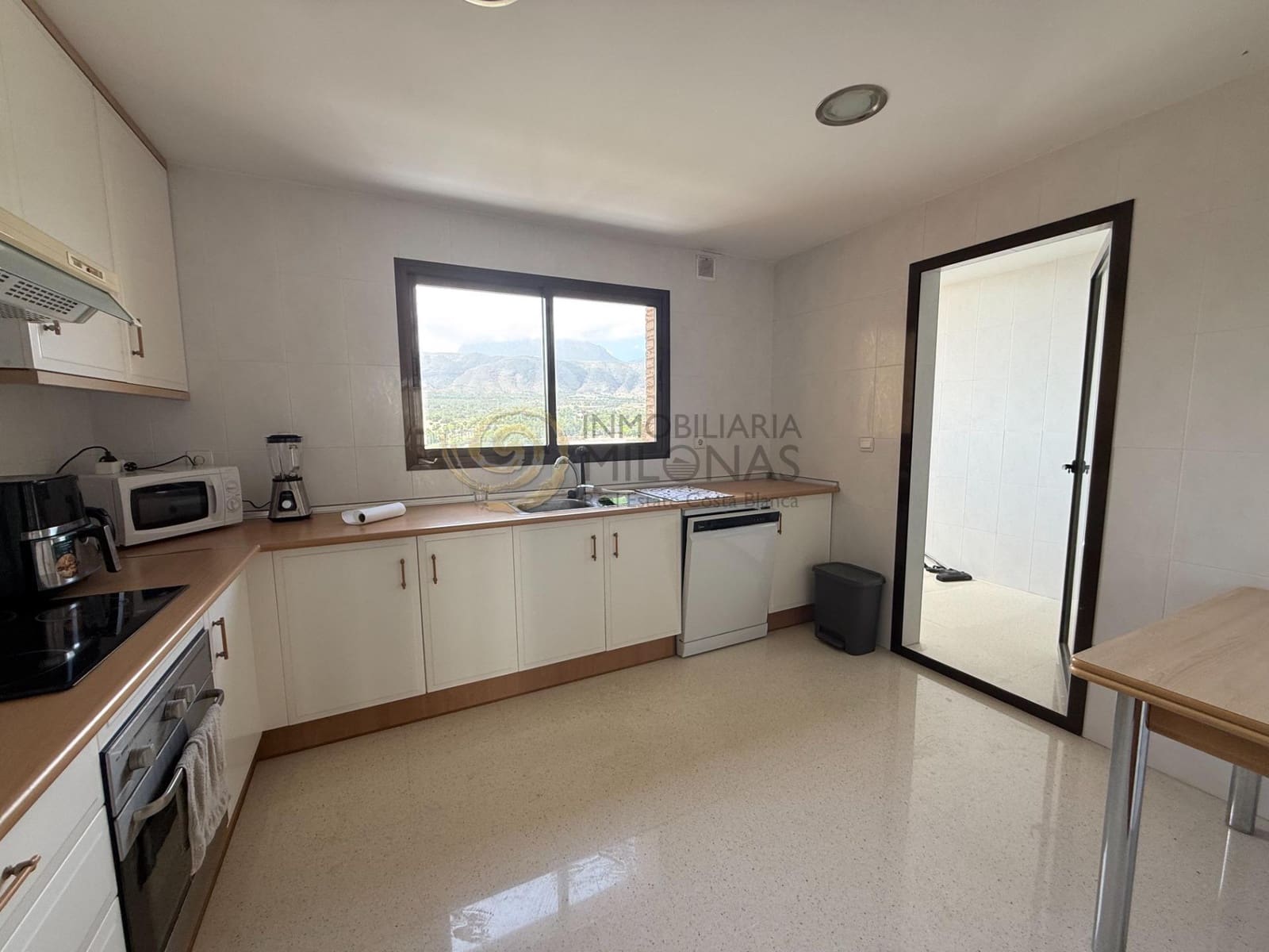 4 bedroom Flat for rent in Benidorm with pool - € 1,800 (Ref: 8865969)
