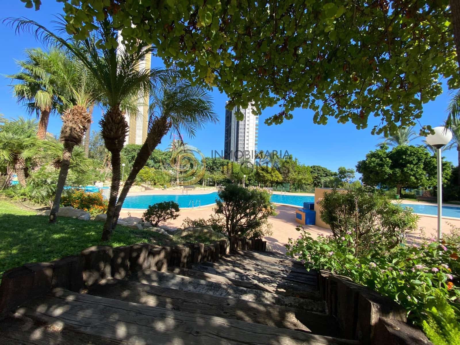 4 bedroom Flat for rent in Benidorm with pool - € 1,800 (Ref: 8865969)