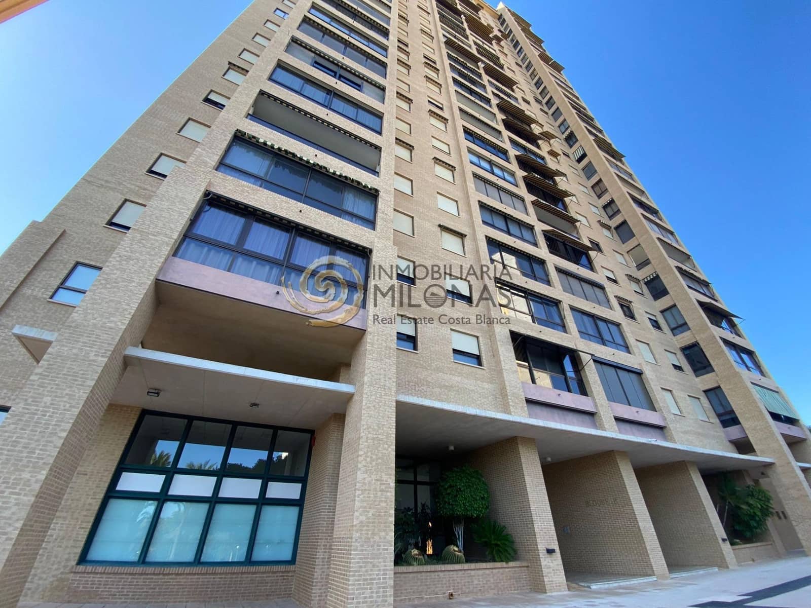 4 bedroom Flat for rent in Benidorm with pool - € 1,800 (Ref: 8865969)