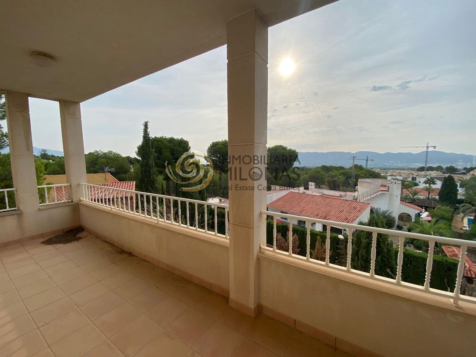 5 bedroom Villa for sale in La Nucia with pool garage - € 515,000 (Ref: 8865977)