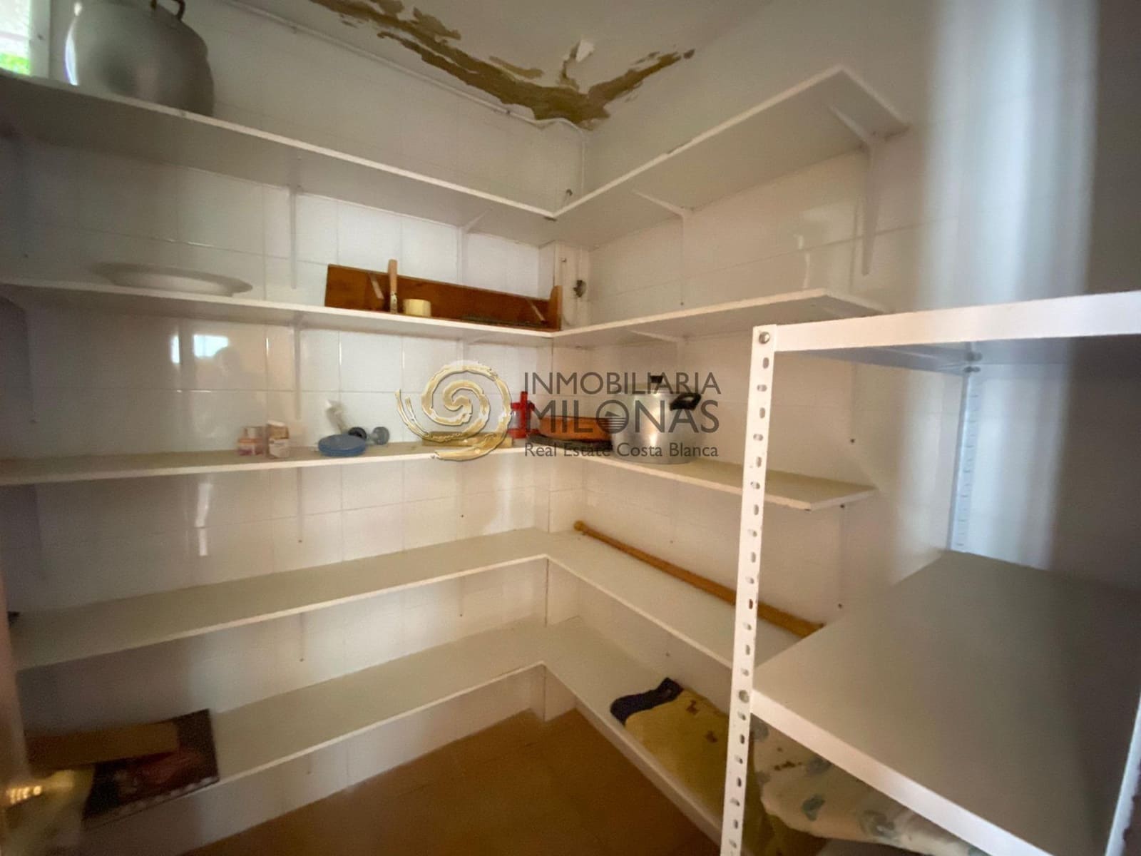 5 bedroom Villa for sale in La Nucia with pool garage - € 515,000 (Ref: 8865977)