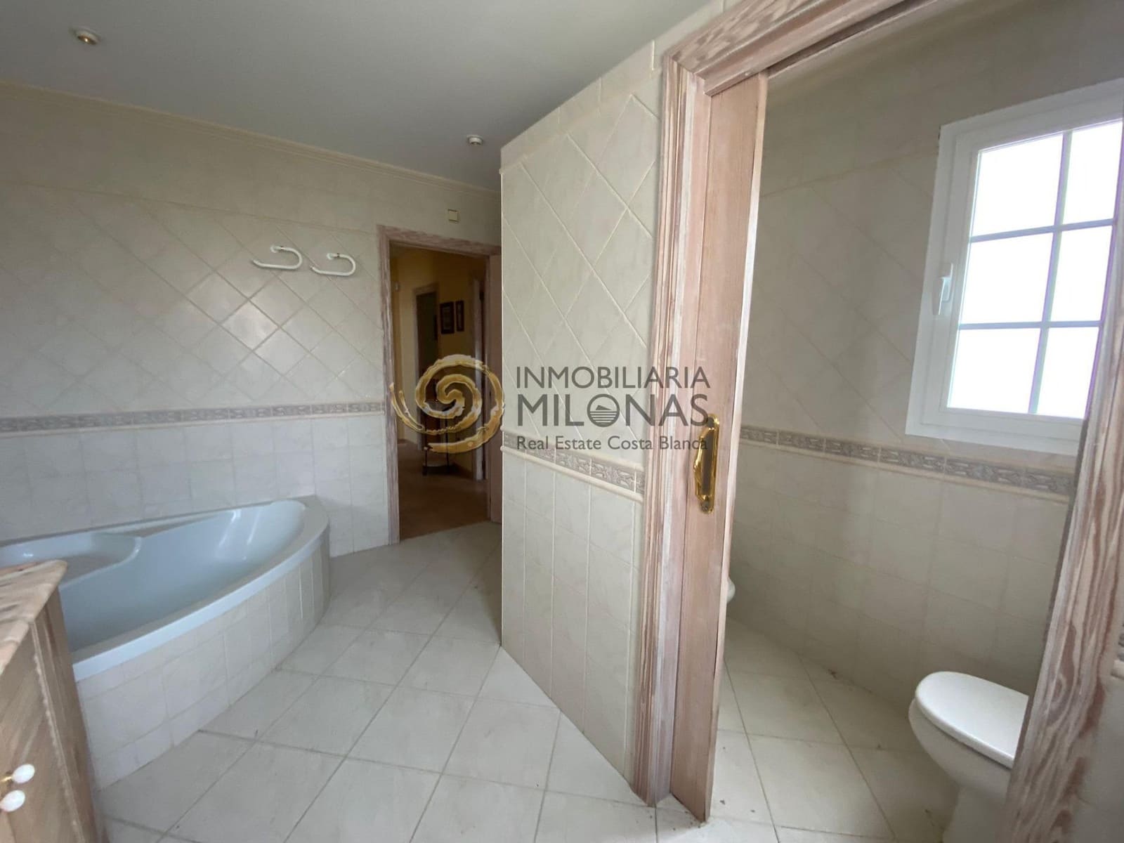 5 bedroom Villa for sale in La Nucia with pool garage - € 515,000 (Ref: 8865977)