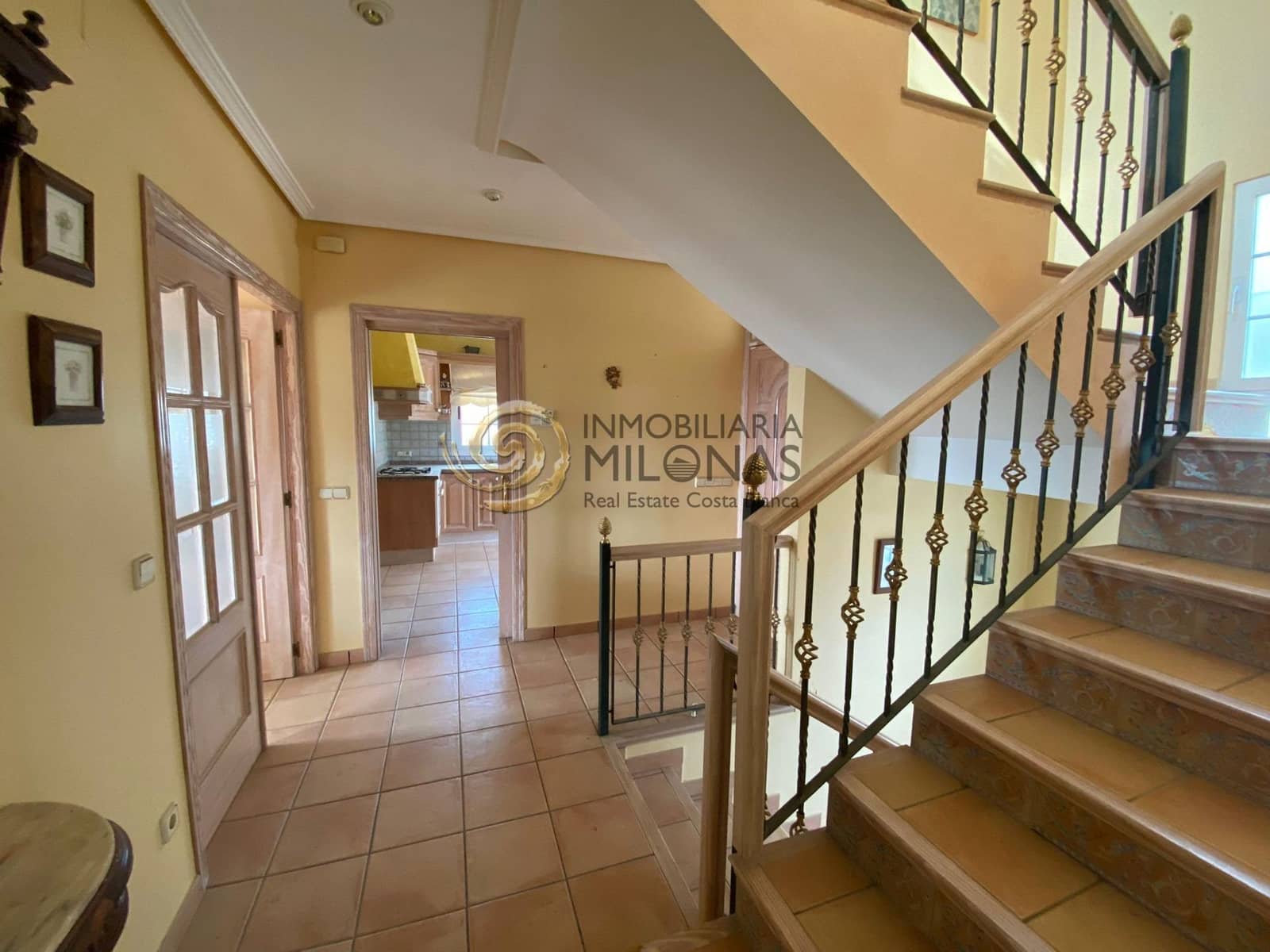 5 bedroom Villa for sale in La Nucia with pool garage - € 515,000 (Ref: 8865977)