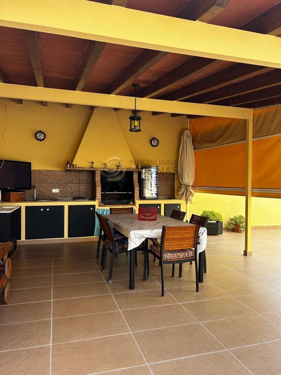 4 sypialnia Willa na sprzedaż w Benidorm z basenem garażem - 750 000 € (Ref: 8865990)