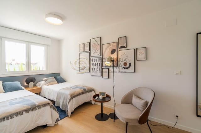 4 soverom Kjedet enebolig til salgs i La Nucia med svømmebasseng - € 427 000 (Ref: 8865994)