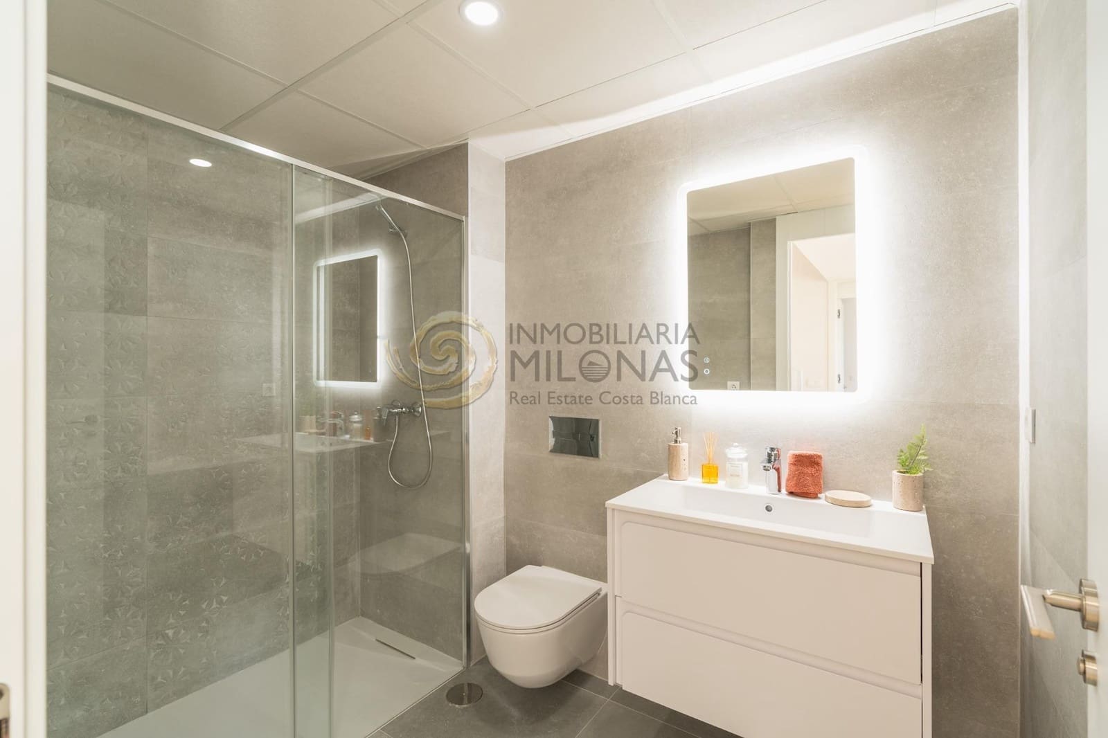 4 soverom Kjedet enebolig til salgs i La Nucia med svømmebasseng - € 427 000 (Ref: 8865994)