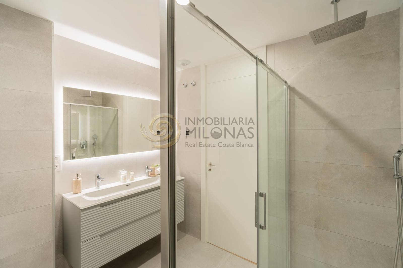 4 soverom Kjedet enebolig til salgs i La Nucia med svømmebasseng - € 427 000 (Ref: 8865994)