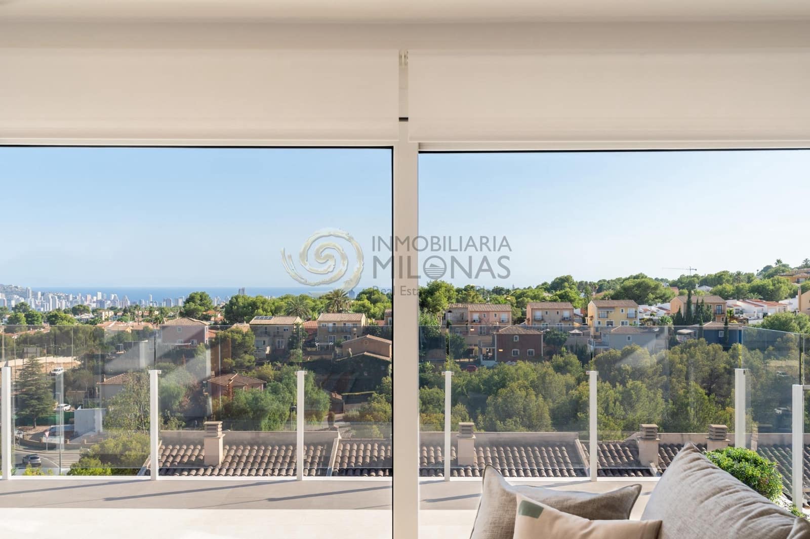 4 soverom Kjedet enebolig til salgs i La Nucia med svømmebasseng - € 427 000 (Ref: 8865994)