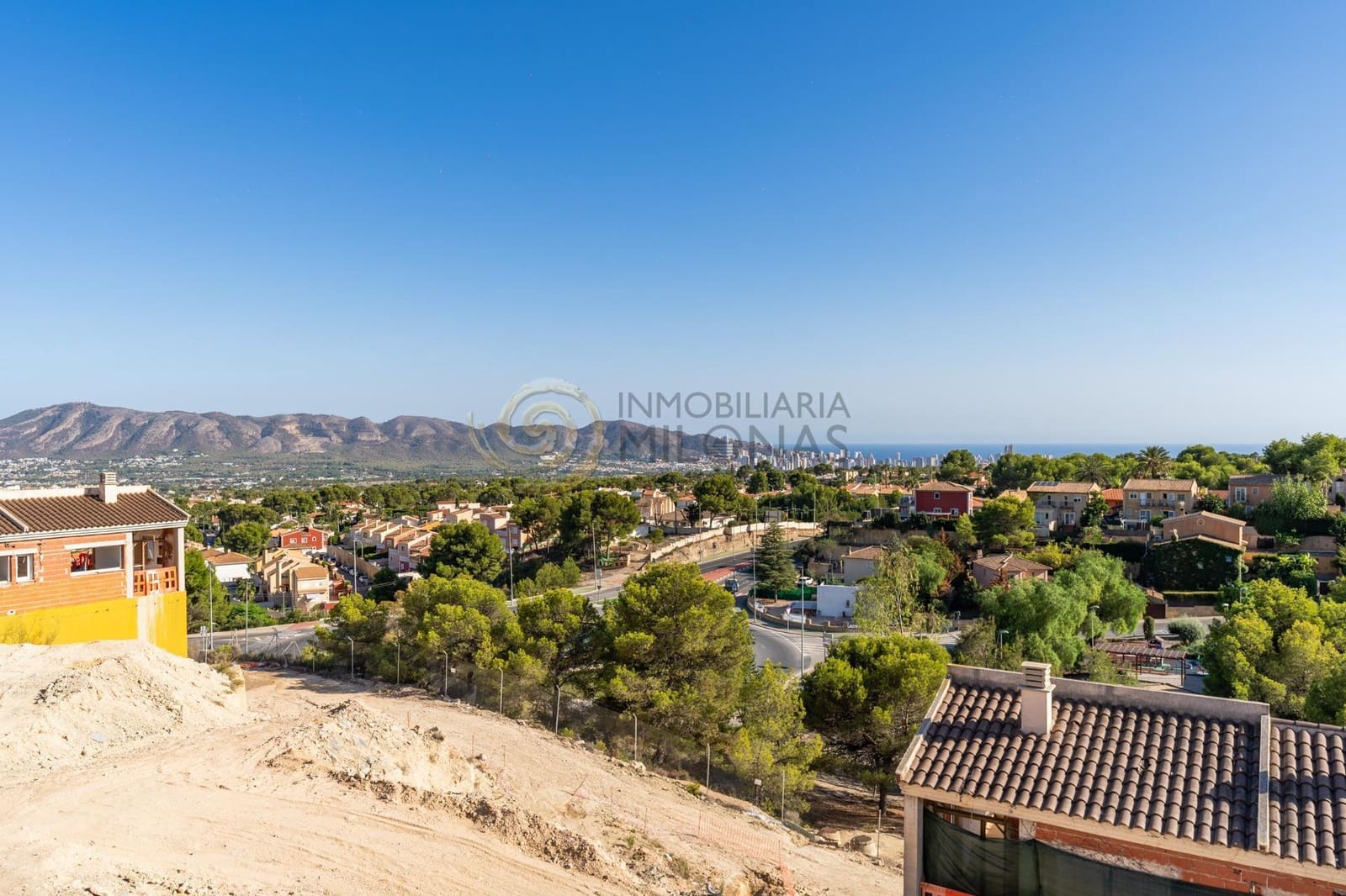 4 soverom Kjedet enebolig til salgs i La Nucia med svømmebasseng - € 427 000 (Ref: 8865994)