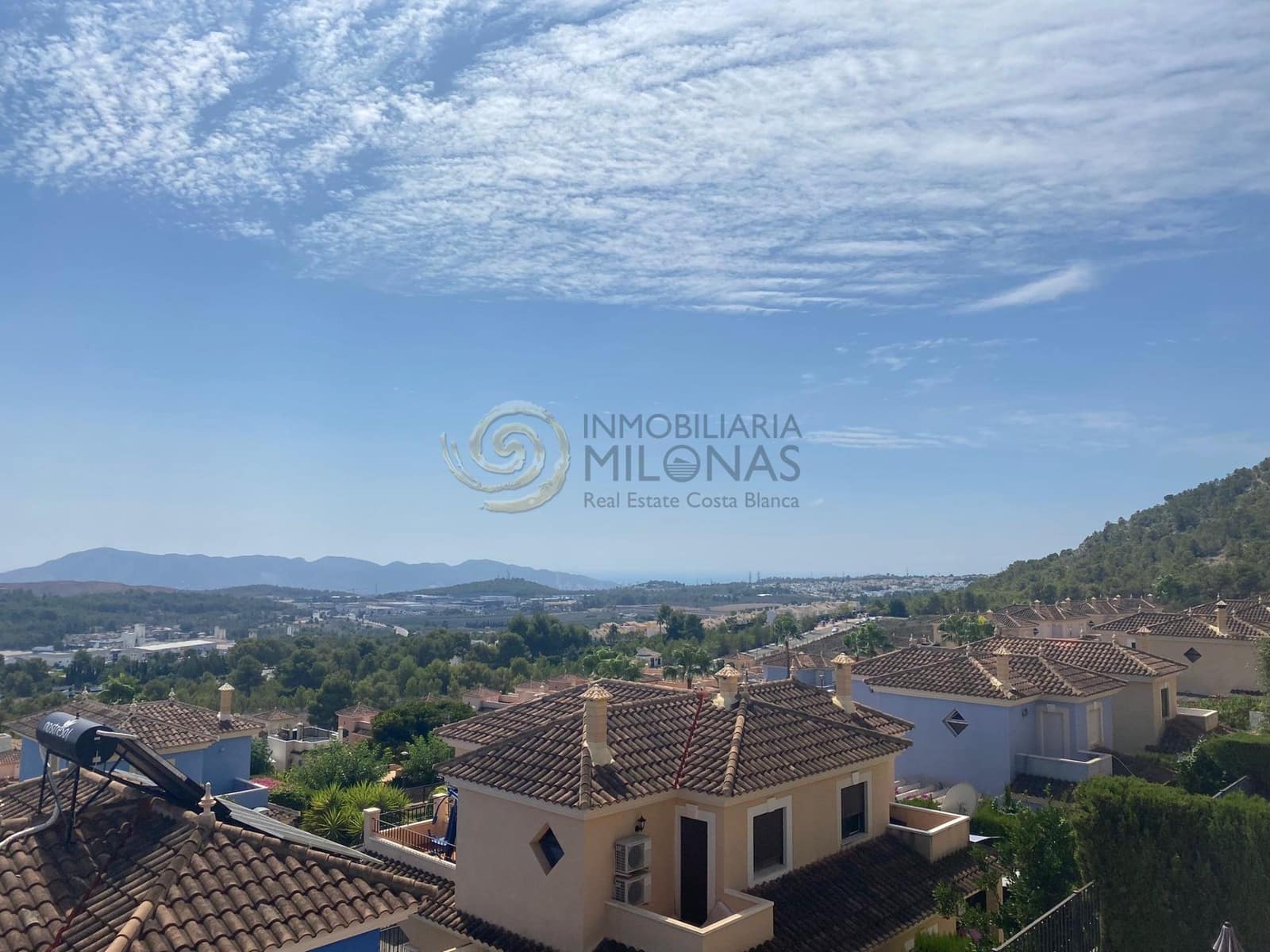 3 bedroom Villa for sale in Polop with pool - € 466,000 (Ref: 8865998)