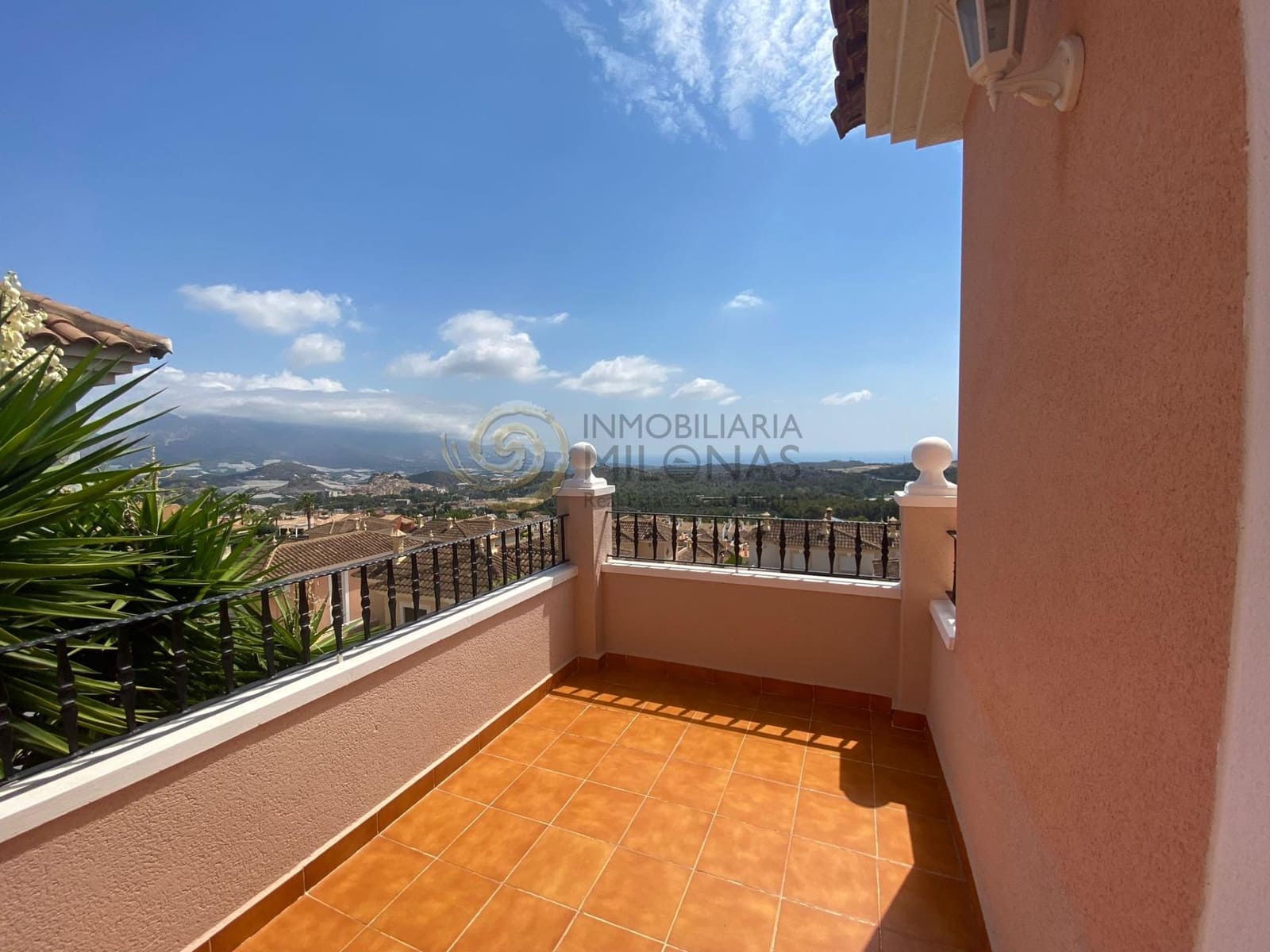 3 bedroom Villa for sale in Polop with pool - € 466,000 (Ref: 8865998)