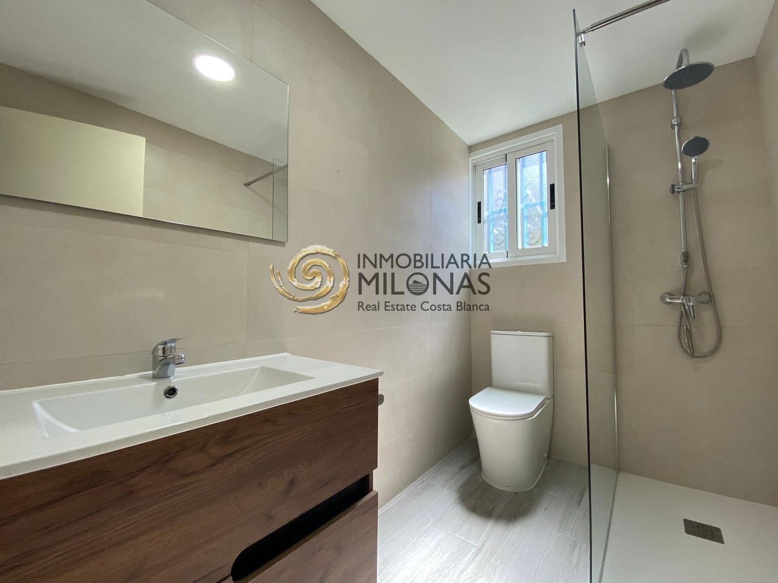 3 bedroom Townhouse for rent in Benidorm with garage - € 1,800 (Ref: 9062451)