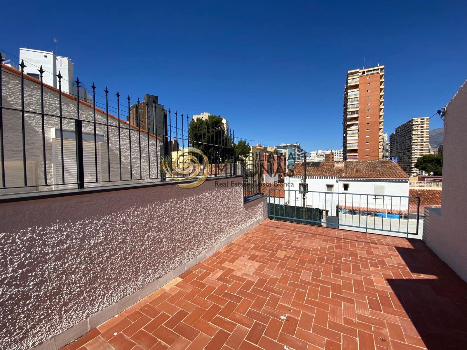 3 bedroom Townhouse for rent in Benidorm with garage - € 1,800 (Ref: 9062451)