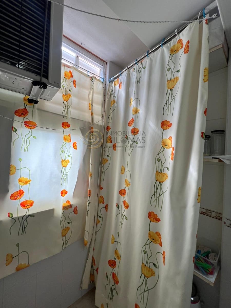 1 makuuhuone Asunto myytävänä paikassa Benidorm mukana uima-altaan 
autotalli - 229 900 € (Ref: 9341294)