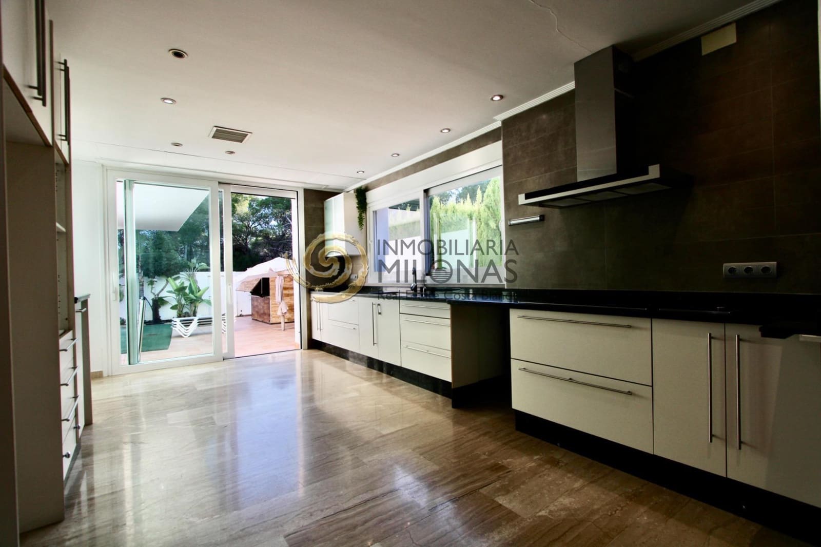 5 soverom Villa til leie i Benidorm med svømmebasseng - € 3 000 (Ref: 9385709)