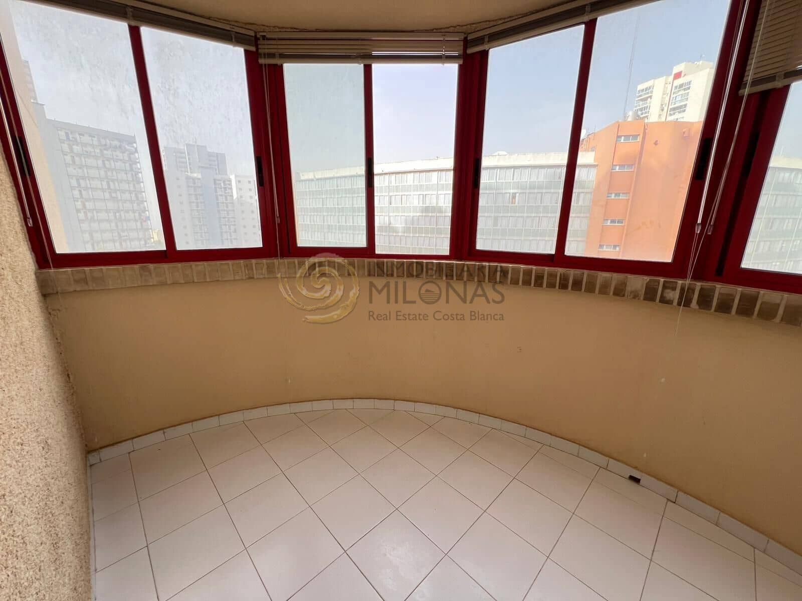 1 soveværelse Lejlighed til salg i Benidorm med swimmingpool garage - € 178.500 (Ref: 9390982)