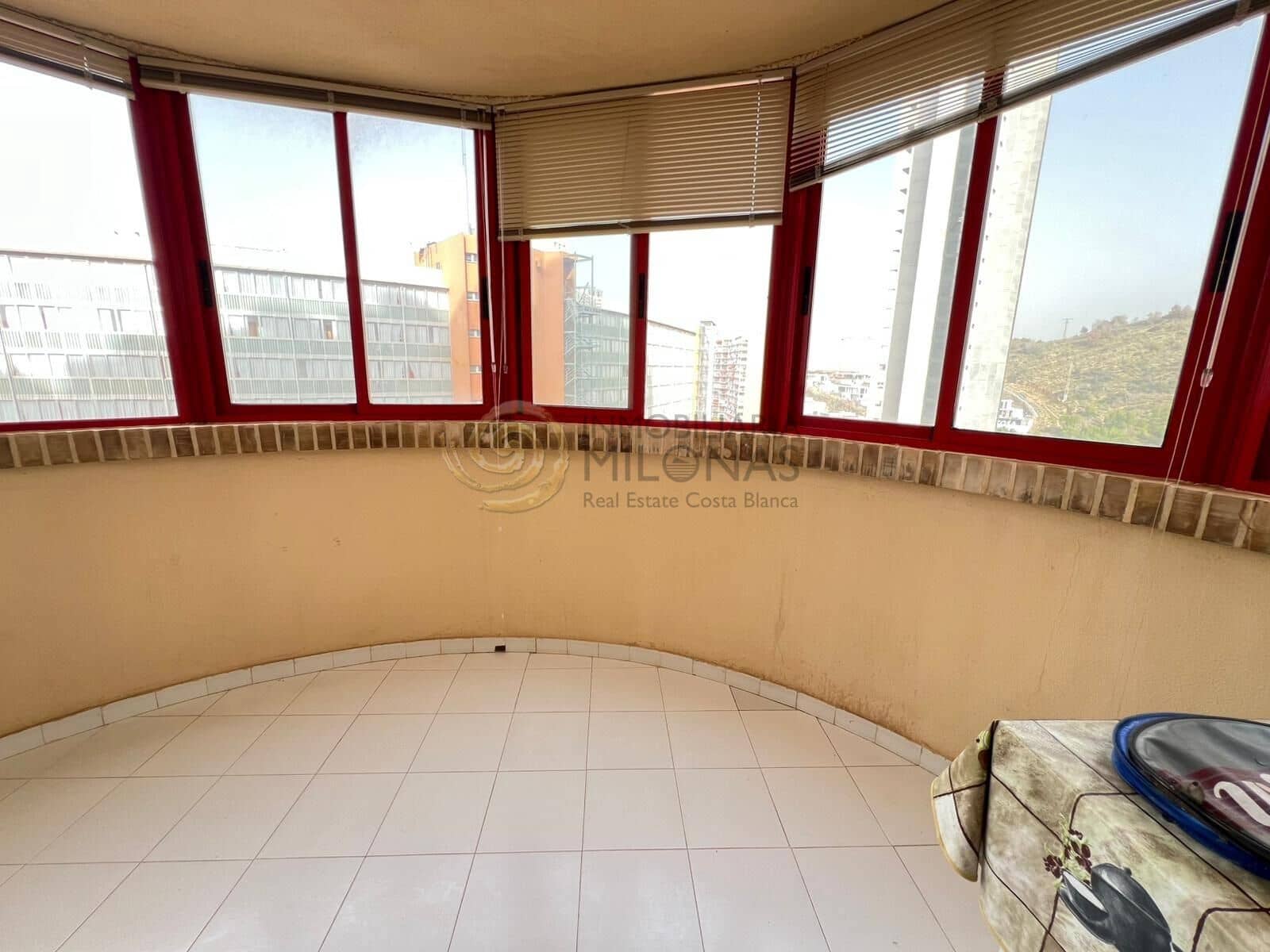 1 soveværelse Lejlighed til salg i Benidorm med swimmingpool garage - € 178.500 (Ref: 9390982)