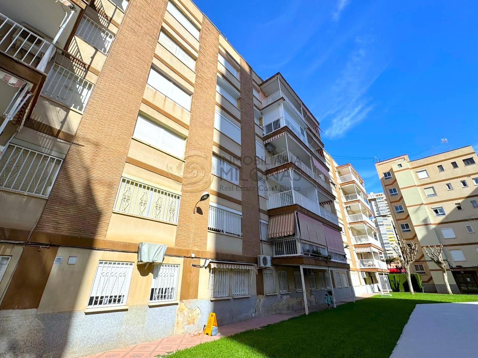 1 bedroom Apartment for sale in Benidorm with pool - € 149,900 (Ref: 9406715)