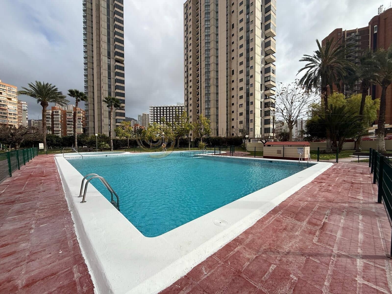 2 soveværelse Lejlighed til salg i Benidorm med swimmingpool - € 250.000 (Ref: 9411066)