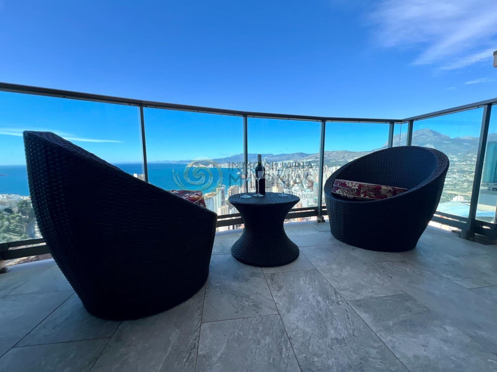 2 bedroom Apartment for sale in Benidorm with pool - € 329,000 (Ref: 9605071)