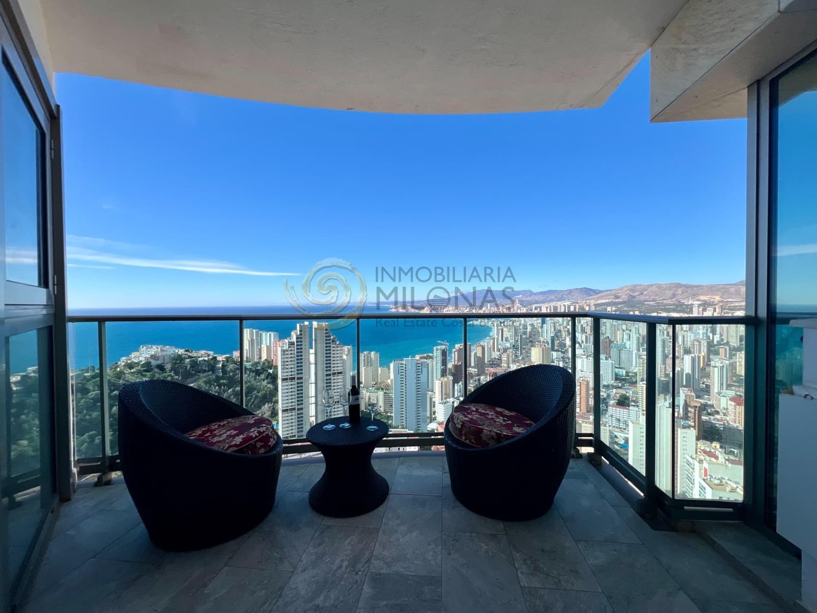 2 bedroom Apartment for sale in Benidorm with pool - € 329,000 (Ref: 9605071)