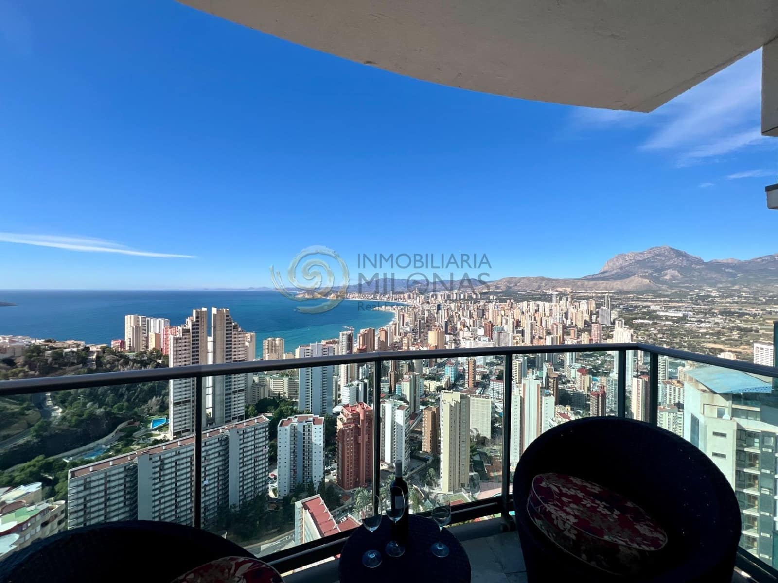 2 bedroom Apartment for sale in Benidorm with pool - € 329,000 (Ref: 9605071)