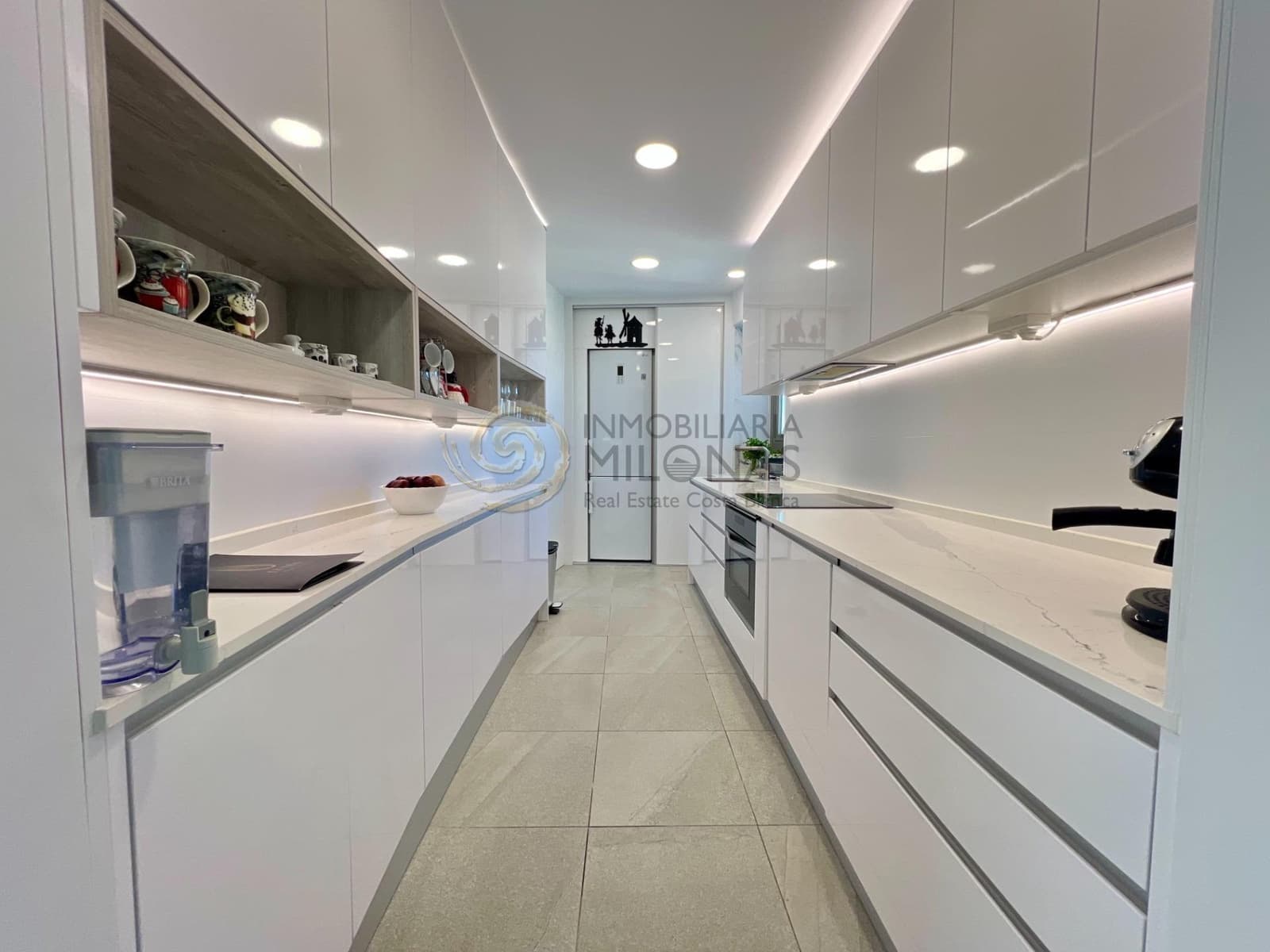 2 bedroom Apartment for sale in Benidorm with pool - € 329,000 (Ref: 9605071)