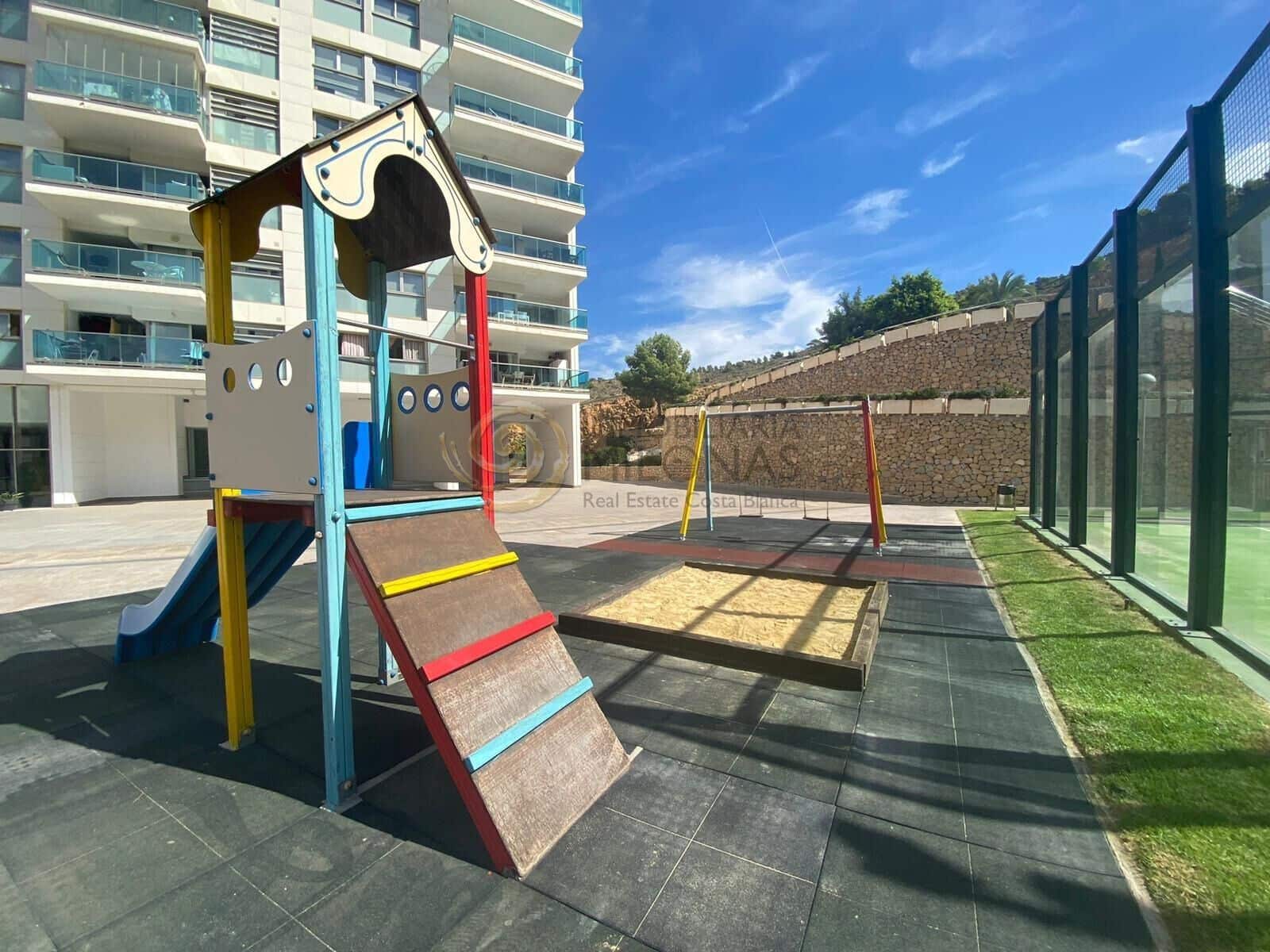 2 bedroom Apartment for sale in Benidorm with pool - € 329,000 (Ref: 9605071)