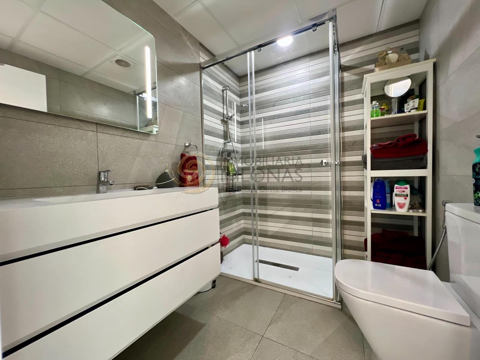 2 bedroom Apartment for sale in Benidorm with pool - € 329,000 (Ref: 9605071)