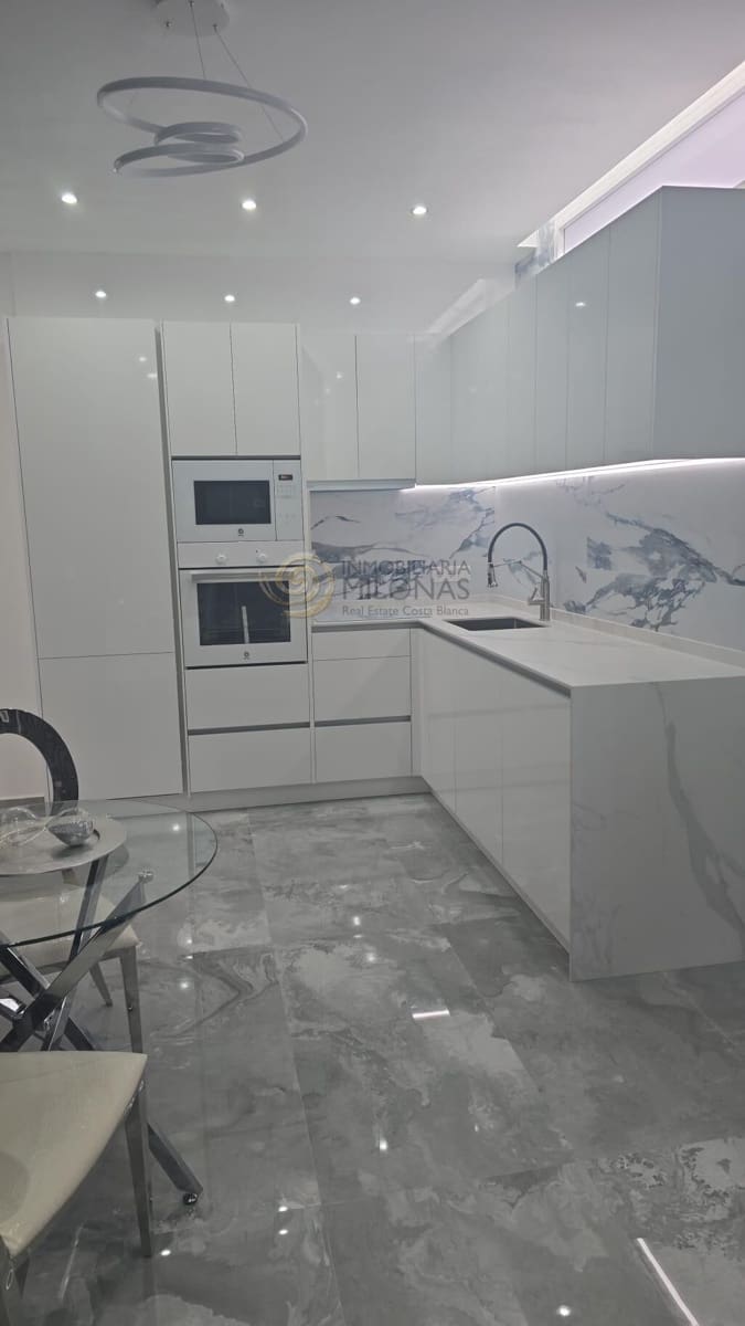 2 soveværelse Lejlighed til salg i Benidorm med swimmingpool - € 180.500 (Ref: 9615625)