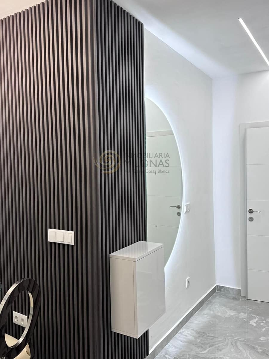 2 soveværelse Lejlighed til salg i Benidorm med swimmingpool - € 180.500 (Ref: 9615625)