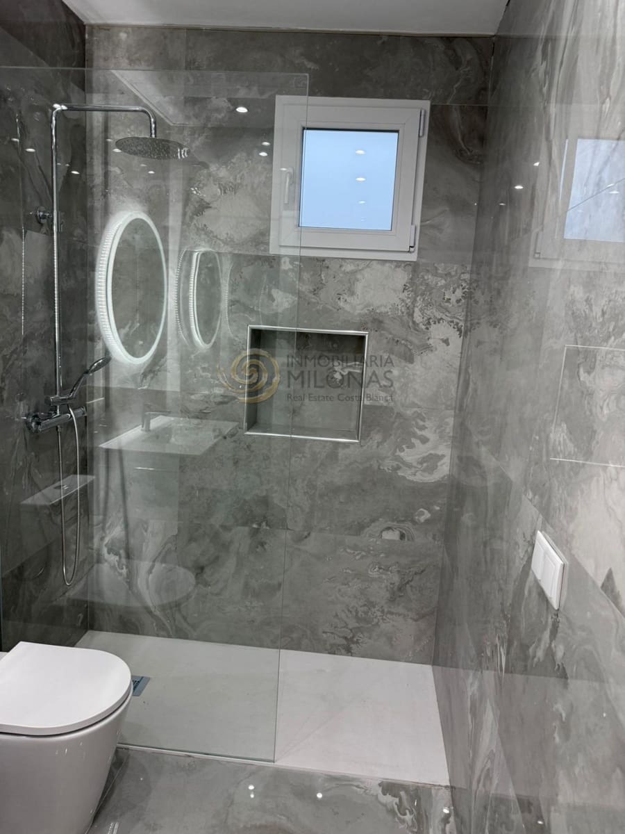 2 soveværelse Lejlighed til salg i Benidorm med swimmingpool - € 180.500 (Ref: 9615625)