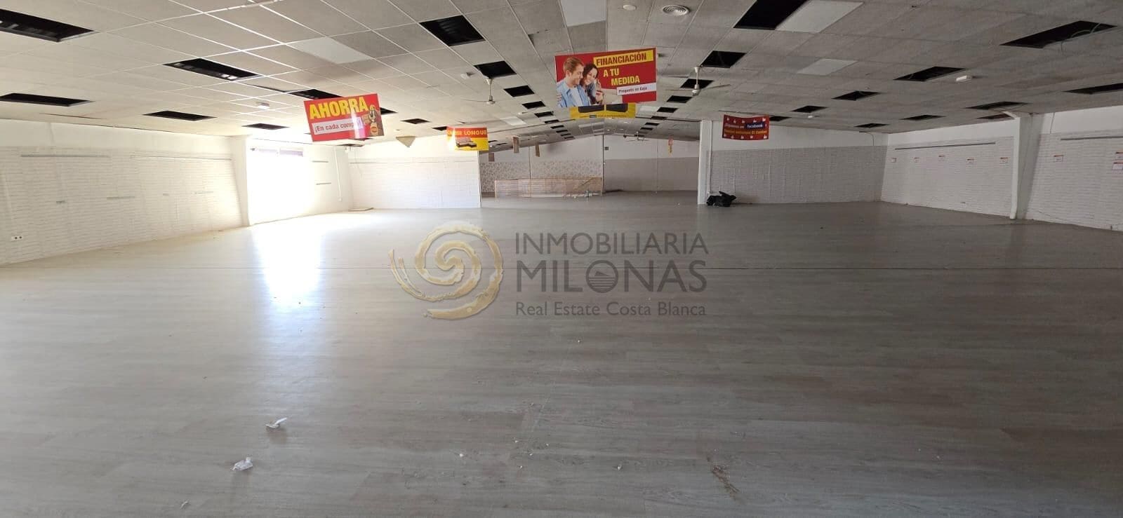 Commercieel te huur in Cala de Finestrat - € 14.000 (Ref: 9637706)