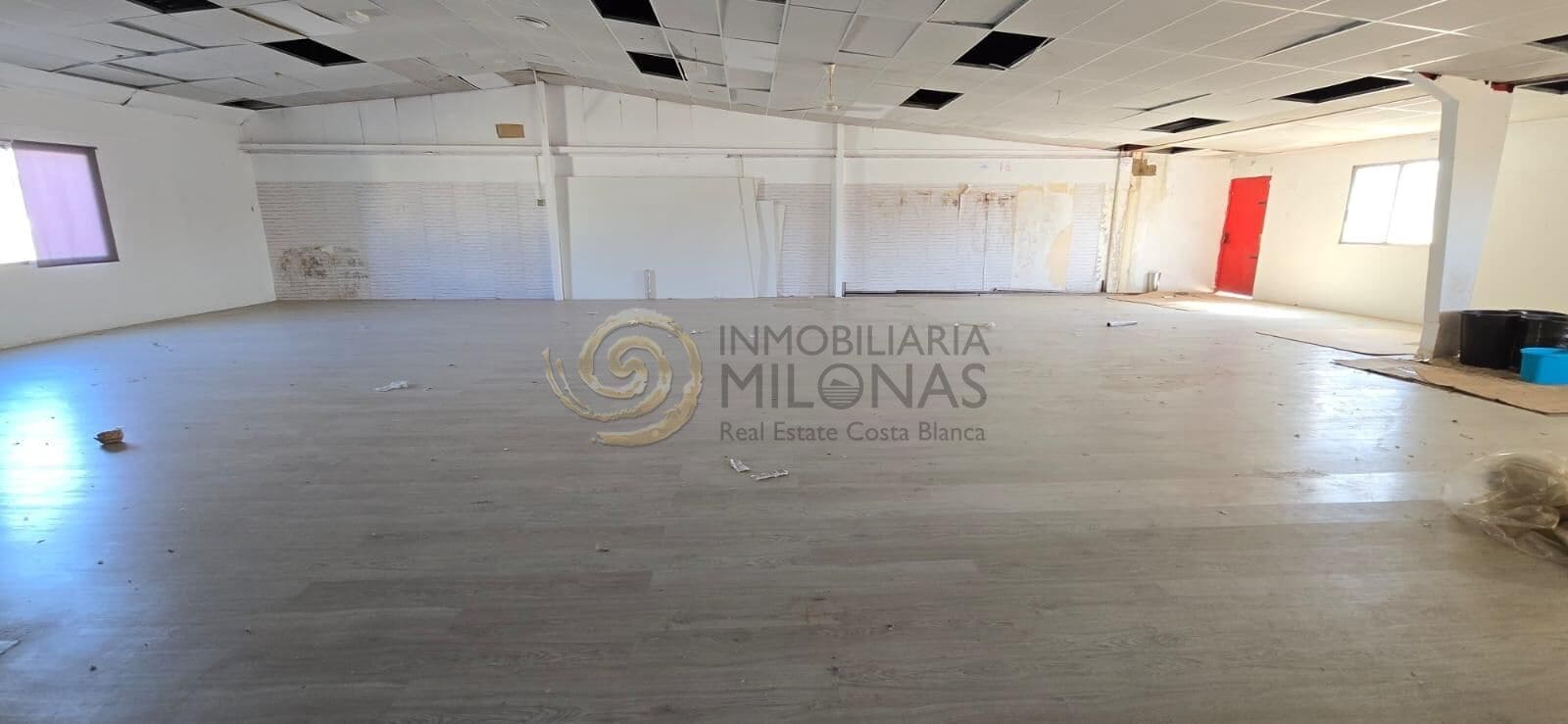Commercieel te huur in Cala de Finestrat - € 14.000 (Ref: 9637706)