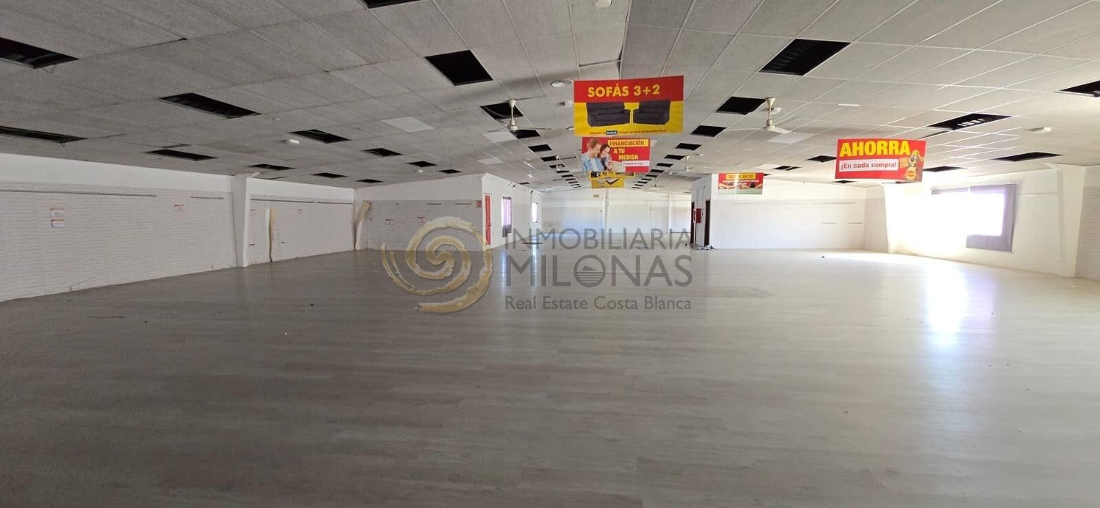 Commercieel te huur in Cala de Finestrat - € 14.000 (Ref: 9637706)