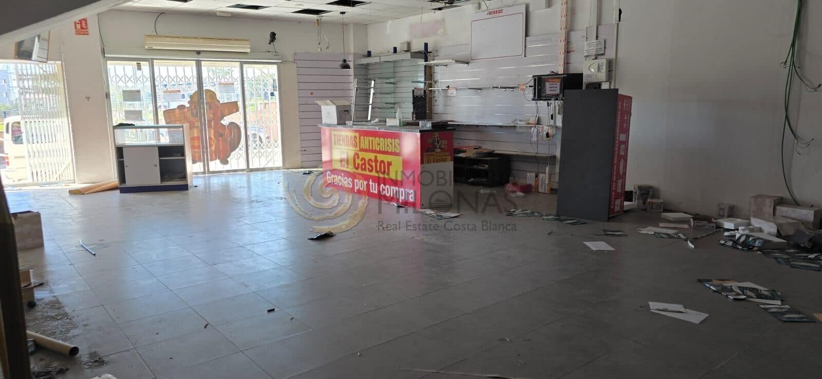 Commercieel te huur in Cala de Finestrat - € 14.000 (Ref: 9637706)