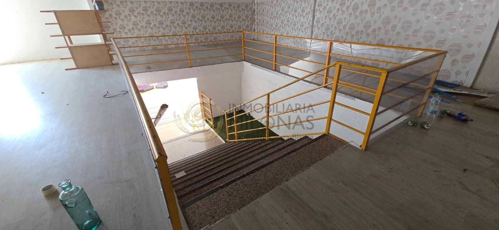 Commercieel te huur in Cala de Finestrat - € 14.000 (Ref: 9637706)