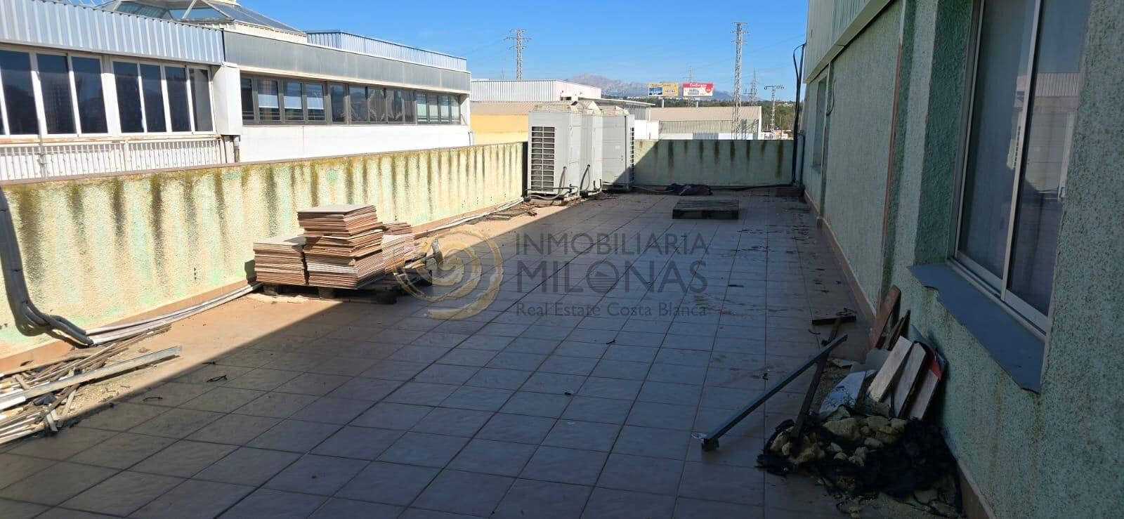 Commercieel te huur in Cala de Finestrat - € 14.000 (Ref: 9637706)