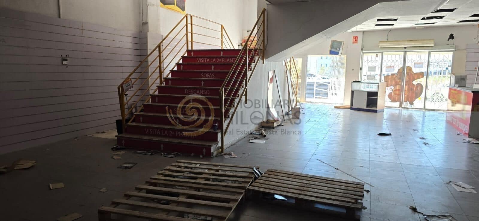 Commercieel te huur in Cala de Finestrat - € 14.000 (Ref: 9637706)