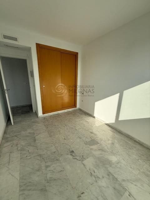 2 soveværelse Lejlighed til salg i Benidorm med swimmingpool garage - € 395.000 (Ref: 9645126)