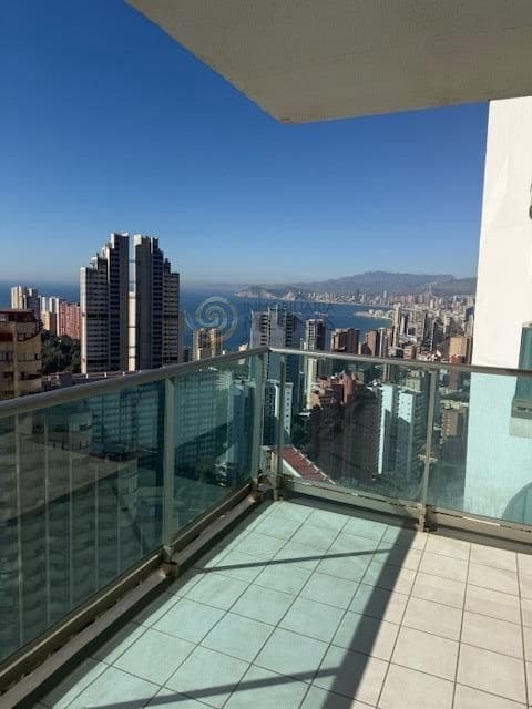 2 soveværelse Lejlighed til salg i Benidorm med swimmingpool garage - € 395.000 (Ref: 9645126)