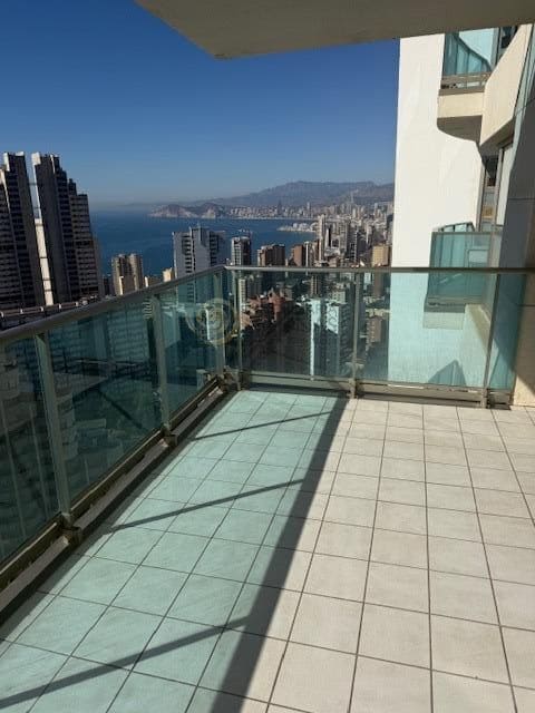 2 soveværelse Lejlighed til salg i Benidorm med swimmingpool garage - € 395.000 (Ref: 9645126)