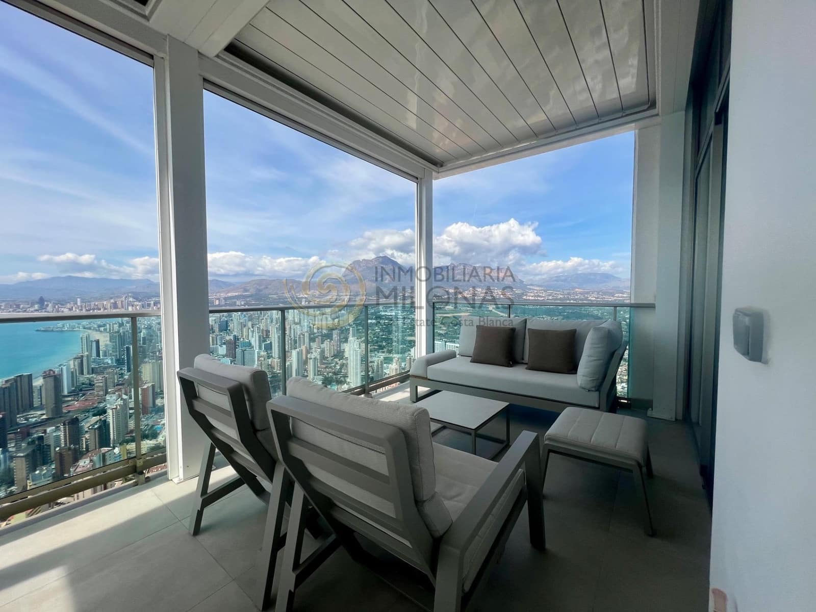 3 soveværelse Penthouse til salg i Benidorm med swimmingpool garage - € 795.000 (Ref: 9707535)