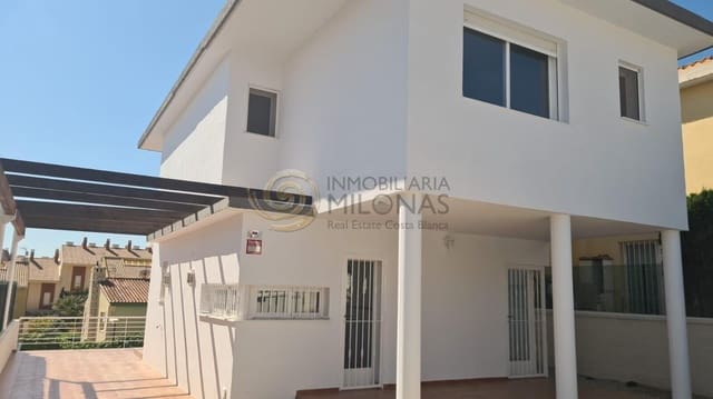 3 quarto Moradia para venda em La Nucia com piscina - 375 000 € (Ref: 9720047)