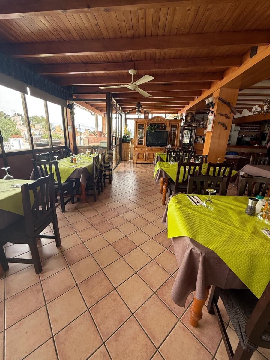 Commercial for sale in La Nucia - € 281,000 (Ref: 9738657)