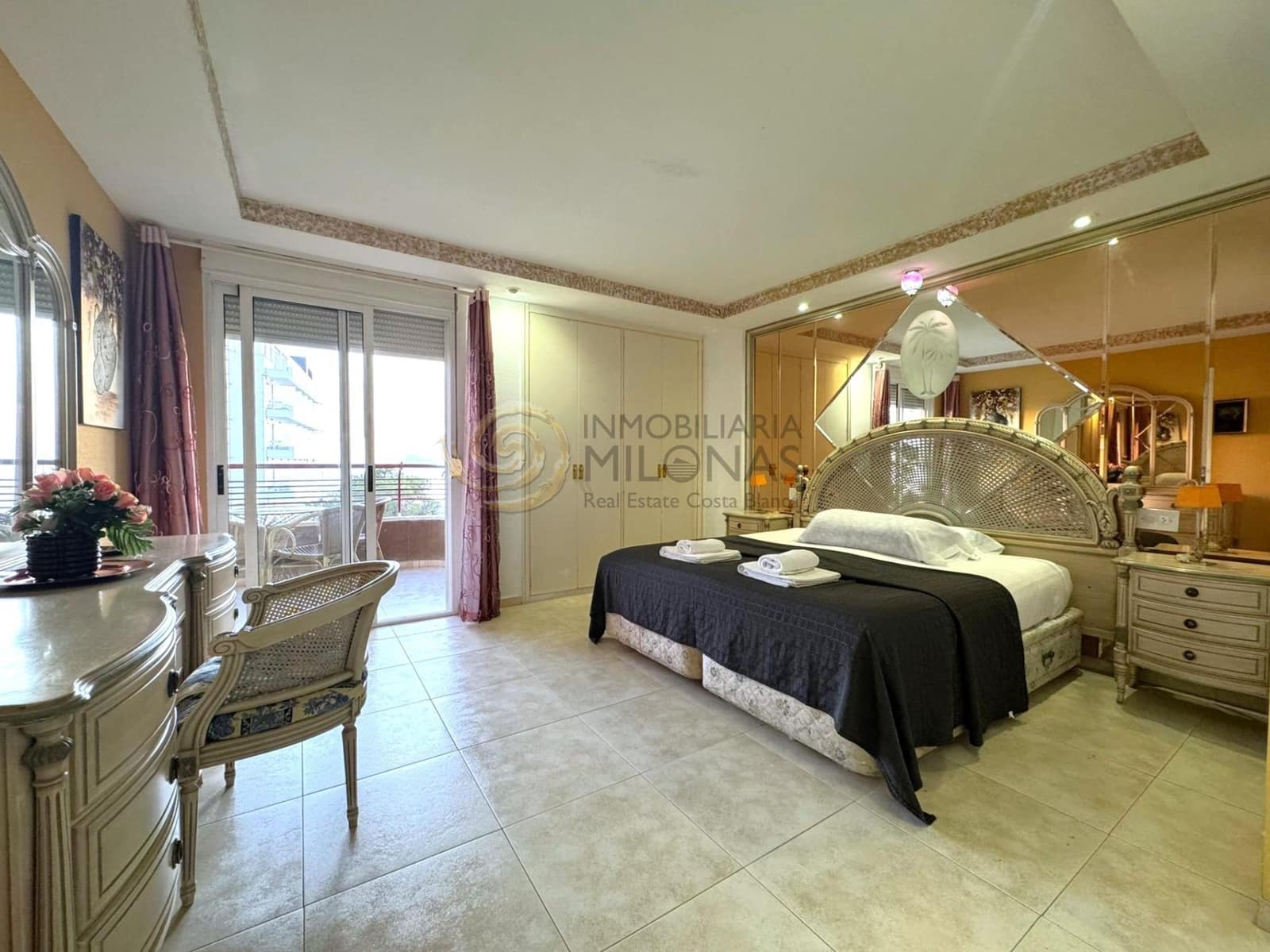 2 soveværelse Lejlighed til salg i Benidorm med swimmingpool garage - € 479.000 (Ref: 9794753)